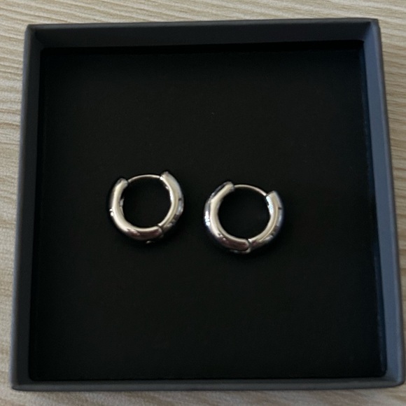 Small Silver Hinge Closure Hoops - Picture 1 of 4